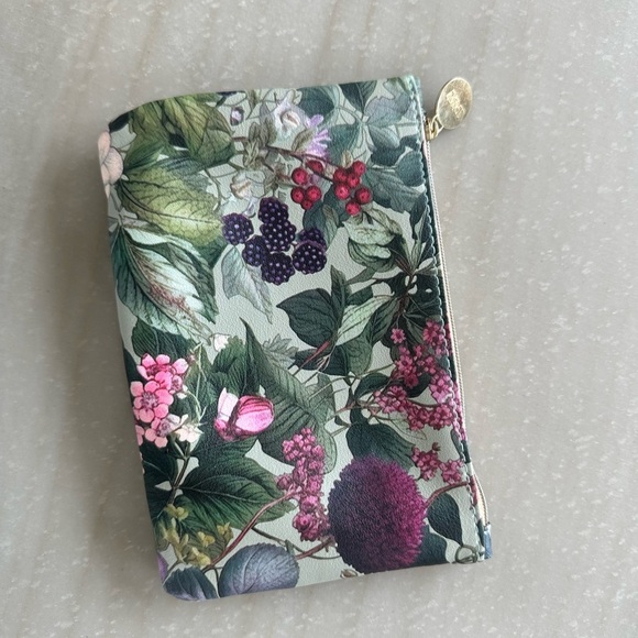 IPSY Bag - Picture 1 of 3